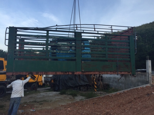 ขายกะยะคอกเหล็ก...ยกลงจากสิบล้อ ยาวประมาณ 6เมตรกว่าๆ สภาพดีสีไม่สวย