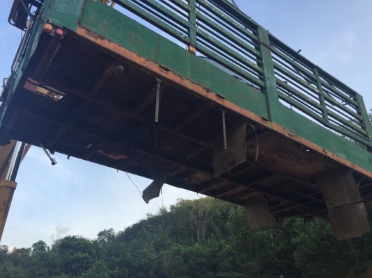 ขายกะยะคอกเหล็ก...ยกลงจากสิบล้อ ยาวประมาณ 6เมตรกว่าๆ สภาพดีสีไม่สวย