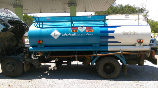 ISUZU NPR 120 รถบรรทุกน้ำมัน