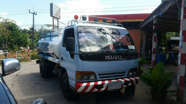 ISUZU NPR 120 รถบรรทุกน้ำมัน
