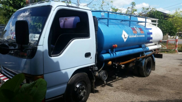 ISUZU NPR 120 รถบรรทุกน้ำมัน