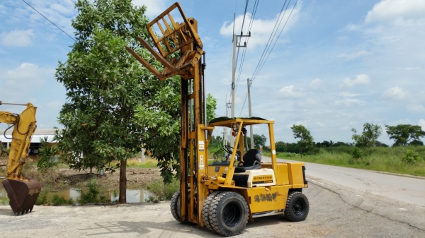 ขายด่วนรถยกKOMATSU FD3.5ยก3.5ตันเสาสูง3เมตรงากะดกได้ยางหน้าคู้รถนอกนำเข้ายังไม่เคยใช้งานในเมืองไทยเลย