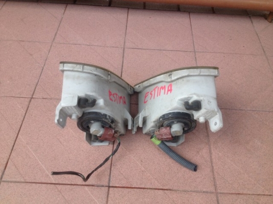 สปอตไลท์ ไฟตัดหมอก TOYOTA Estima ACR30 เก่าญี่ปุ่นเเท้สภาพดีคู่ละ