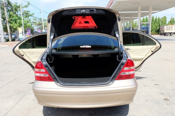 2005 BENZ C-CLASS C180 1.8 KOMPRESSOR CLASSIC A/T 2005 BENZ C-CLASS C180 1.8 KOMPRESSOR CLASSIC A/T