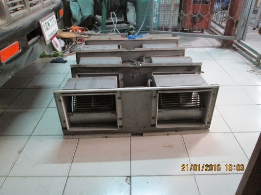 โบว์พัดลม  ตัวใหญ่  มี 4 ตัวครับ  ลมแรงหายห่วง  ยุงไม่มีสิทธิ