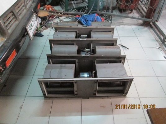 โบว์พัดลม  ตัวใหญ่  มี 4 ตัวครับ  ลมแรงหายห่วง  ยุงไม่มีสิทธิ