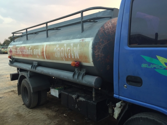 6ล้อ บรรทุกน้ำมัน7000ลิตร ISUZU NPR 130แรงปี46 พร้อมใช้