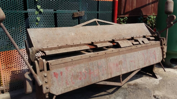 ขายเครื่องพับจอถาวร8ฟุตราคาถูกครับ