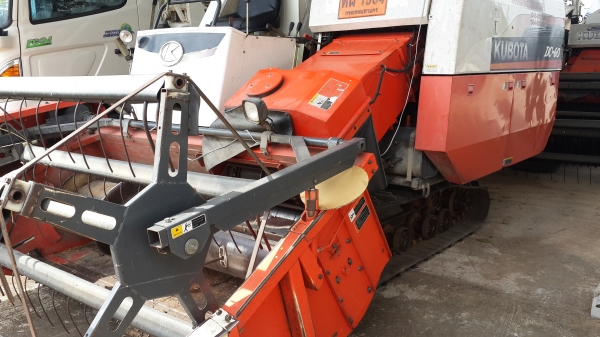 ขายรถเกี่ยวข้าวคูโบต้า DC 60 PLUS  นิ้วสปริง  1,1xx  ชั่วโมง  พร้อมใช้  เครื่องดีเงียบ  ก่อนขายเช็คให้ฟรี  เอาไปใช้ไม่ผิดหวัง