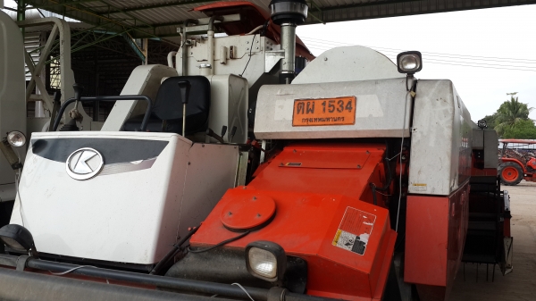 ขายรถเกี่ยวข้าวคูโบต้า DC 60 PLUS  นิ้วสปริง  1,1xx  ชั่วโมง  พร้อมใช้  เครื่องดีเงียบ  ก่อนขายเช็คให้ฟรี  เอาไปใช้ไม่ผิดหวัง