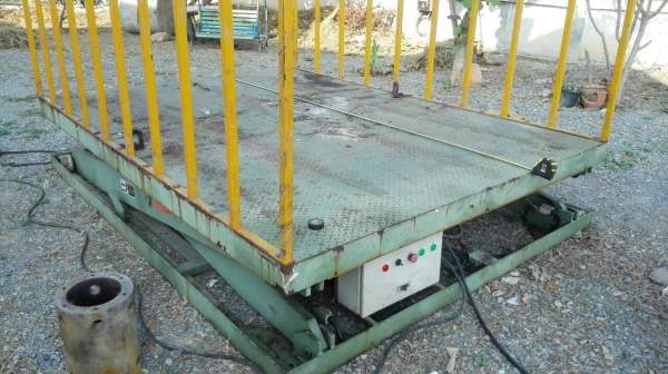 *** Sold *** ลิฟท์ยกของ ขนาด 5 ตัน. สภาพสวยของใหม่เก่าเก็บ ฐานกว้าง 210*280 cm. ไฟ 380V. พร้อมใช้งานครับ.