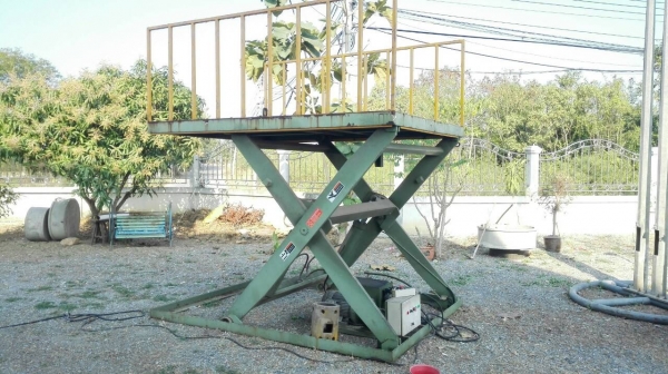 *** Sold ***ลิฟท์ยกของ ขนาด 5 ตัน. สภาพสวยของใหม่เก่าเก็บ ฐานกว้าง 210*280 cm. ไฟ 380V. พร้อมใช้งานครับ.
