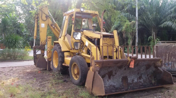 ขายรถ ตักหน้า ขุดหลัง.  CAT - 428.   สนใจติดต่อ  081 - 6079515