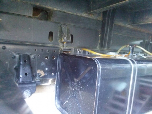 รถอีซุซุ 6 ล้อดั้ม NPR 150 แรงม้า ปี 56.  ( รถวิ่ง 53,xxx กม. )    สนใจติดต่อ  081 - 6079515