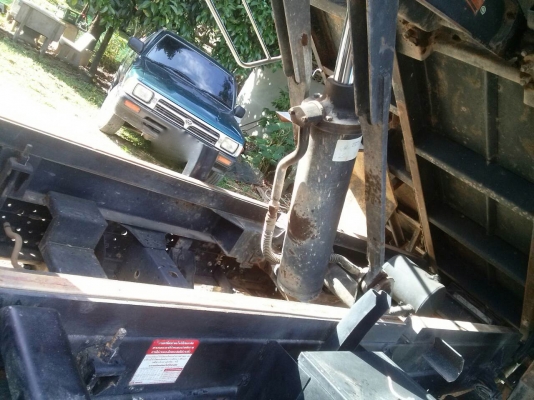 รถอีซุซุ 6 ล้อดั้ม NPR 150 แรงม้า ปี 56.  ( รถวิ่ง 53,xxx กม. )    สนใจติดต่อ  081 - 6079515