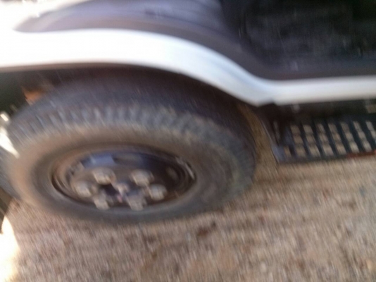 รถอีซุซุ 6 ล้อดั้ม NPR 150 แรงม้า ปี 56.  ( รถวิ่ง 53,xxx กม. )    สนใจติดต่อ  081 - 6079515