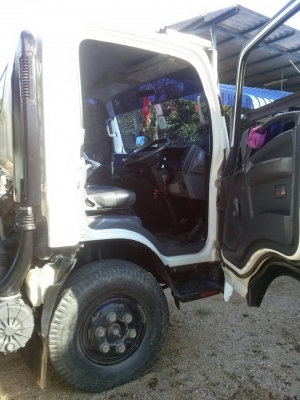 รถอีซุซุ 6 ล้อดั้ม NPR 150 แรงม้า ปี 56.  ( รถวิ่ง 53,xxx กม. )    สนใจติดต่อ  081 - 6079515