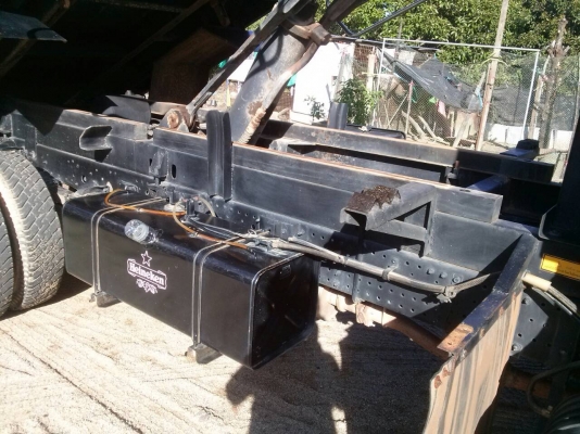 รถอีซุซุ 6 ล้อดั้ม NPR 150 แรงม้า ปี 56.  ( รถวิ่ง 53,xxx กม. )    สนใจติดต่อ  081 - 6079515