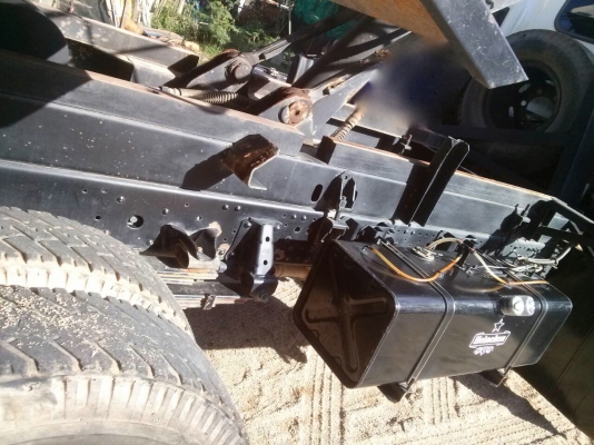 รถอีซุซุ 6 ล้อดั้ม NPR 150 แรงม้า ปี 56.  ( รถวิ่ง 53,xxx กม. )    สนใจติดต่อ  081 - 6079515