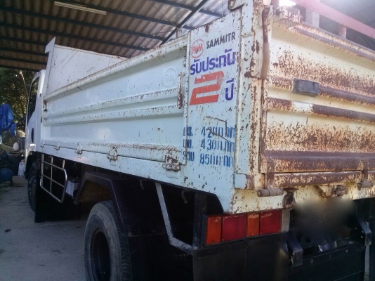 รถอีซุซุ 6 ล้อดั้ม NPR 150 แรงม้า ปี 56.  ( รถวิ่ง 53,xxx กม. )    สนใจติดต่อ  081 - 6079515