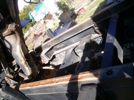 รถอีซุซุ 6 ล้อดั้ม NPR 150 แรงม้า ปี 56.  ( รถวิ่ง 53,xxx กม. )    สนใจติดต่อ  081 - 6079515