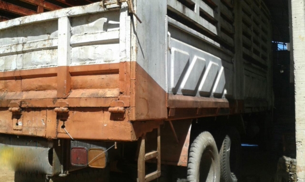 รถฮีโน่ 10 ล้อ หลังถนน FL187 /  178 แรงม้า.   สนใจติดต่อ  081 - 6079515