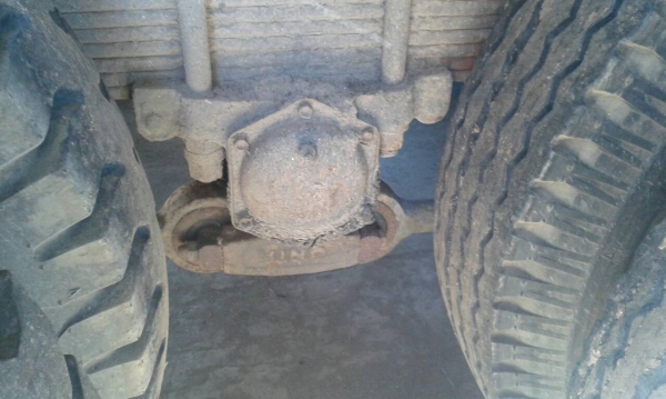 รถฮีโน่ 10 ล้อ หลังถนน FL187 /  178 แรงม้า.   สนใจติดต่อ  081 - 6079515