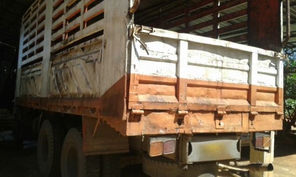 รถฮีโน่ 10 ล้อ หลังถนน FL187 /  178 แรงม้า.   สนใจติดต่อ  081 - 6079515