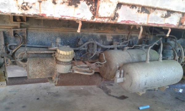 รถฮีโน่ 10 ล้อ หลังถนน FL187 /  178 แรงม้า.   สนใจติดต่อ  081 - 6079515