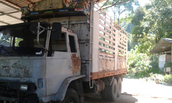 รถฮีโน่ 10 ล้อ หลังถนน FL187 /  178 แรงม้า.   สนใจติดต่อ  081 - 6079515