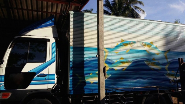 รถฮีโน่ 6 ล้อ ตู้เย็น FB2W 120 แรงม้า. ปี 39.   สนใจติดต่อ  081 - 6079515