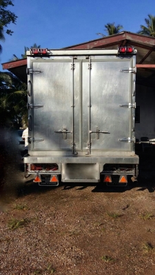 รถฮีโน่ 6 ล้อ ตู้เย็น FB2W 120 แรงม้า. ปี 39.   สนใจติดต่อ  081 - 6079515