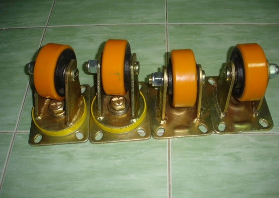 ขายล้อยูริเทรน ตราแรด ขนาด4นิ้ว หน้ากว้างนิ้วครึ่ง ความสูง 15ซม.