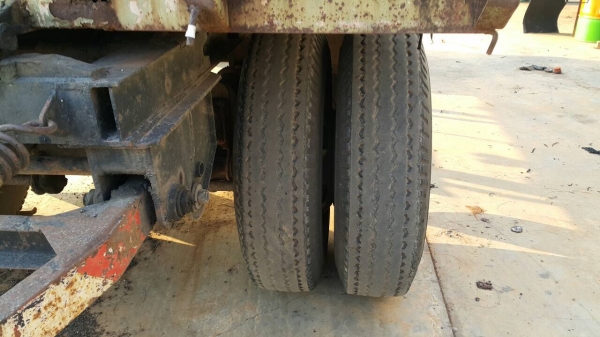 ขายลูกพ่วงพื้นเรียบสองเพลา ยางดี อู่สามมิตร พร้อมใช้. กำลังเก็บสีใหม่