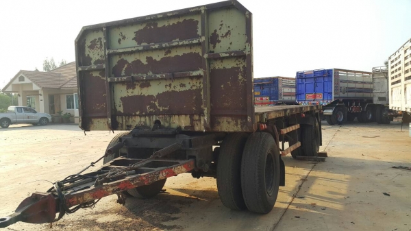 ขายลูกพ่วงพื้นเรียบสองเพลา ยางดี อู่สามมิตร พร้อมใช้. กำลังเก็บสีใหม่