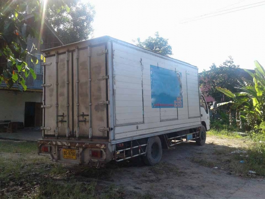 ขาย 6 ล้อห้าง  isuzu NQR 130 แรงม้า ยาว 5.5 ม.