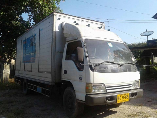 ขาย 6 ล้อห้าง  isuzu NQR 130 แรงม้า ยาว 5.5 ม.