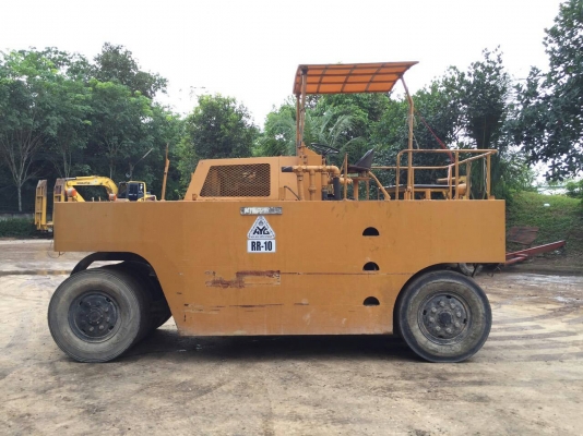 ขายรถบดล้อยาง 9 ล้อ KAWASAKI KR20C ราคา 650000