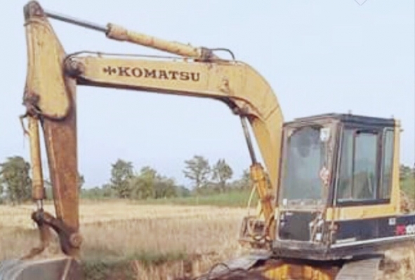KOMATSU PC 80-3 เครื่องเดิมปั๊มเดิมๆแรงทำงานดี บอดี้ภายนอกสวย บูมอาร์มไม่ปะ ทำงานได้เร็วดีคล่องตัว ช่วงล่างเอวแน่น โซ่ใบแทรกสภาพดีประมาณ 60\% พร้อมใช้งาน เอกสารสัญญาซื้อขาย ราคาต่อรองได้ครับ
