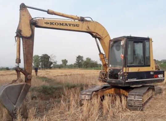 KOMATSU PC 80-3 เครื่องเดิมปั๊มเดิมๆแรงทำงานดี บอดี้ภายนอกสวย บูมอาร์มไม่ปะ ทำงานได้เร็วดีคล่องตัว ช่วงล่างเอวแน่น โซ่ใบแทรกสภาพดีประมาณ 60\% พร้อมใช้งาน เอกสารสัญญาซื้อขาย ราคาต่อรองได้ครับ
