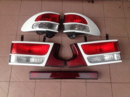 ไฟท้ายTOYOTA  ESTIMA  ACR30 มีคิ้วเเต่งตามรูปเก่าญี่ปุ่นเเท้สภาพสวย