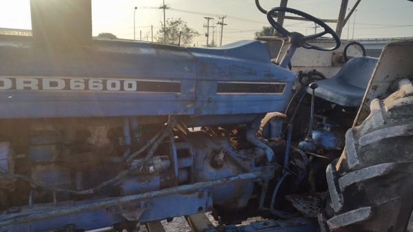 รถไถฟอร์ด 6600 เครื่องเกียร์เฟืองท้ายดี มีผานดันหน้าและผานหลัง