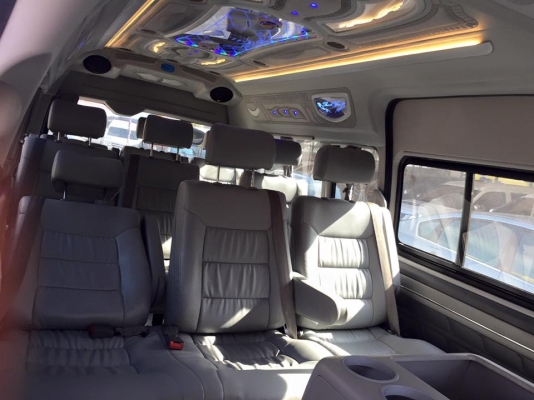 โทร 0922726669 คุณตันหยงรถตู้เบสมือสองฝั่งธนฯ ตู้COMMUTER ดีเซลล์แต่งวีไอพี ปี 12 ราคา 899,000 บาท