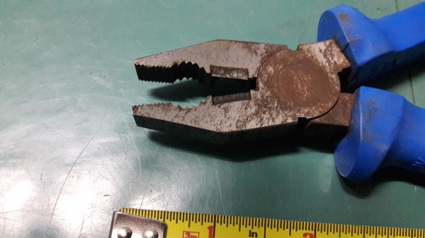 ขายคีมงานไฟฟ้าเก่าเก็บขนาด6นิ้วด้ามกันไฟฟ้า500V เช็คโกสโลวาเกีย