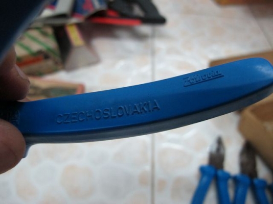 ขายคีมงานไฟฟ้าเก่าเก็บขนาด6นิ้วด้ามกันไฟฟ้า500V เช็คโกสโลวาเกีย