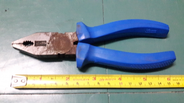 ขายคีมงานไฟฟ้าเก่าเก็บขนาด6นิ้วด้ามกันไฟฟ้า500V เช็คโกสโลวาเกีย