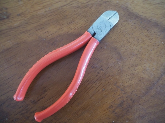 ขายคีมงานไฟฟ้าเก่าเก็บขนาด6นิ้วด้ามกันไฟฟ้า500V เช็คโกสโลวาเกีย