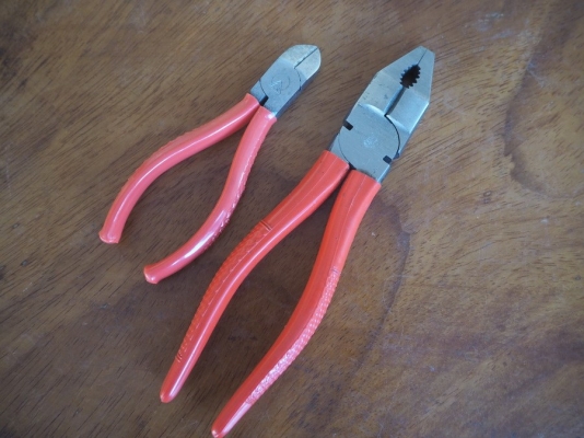 ขายคีมงานไฟฟ้าเก่าเก็บขนาด6นิ้วด้ามกันไฟฟ้า500V เช็คโกสโลวาเกีย