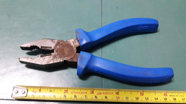 ขายคีมงานไฟฟ้าเก่าเก็บขนาด6นิ้วด้ามกันไฟฟ้า500V เช็คโกสโลวาเกีย