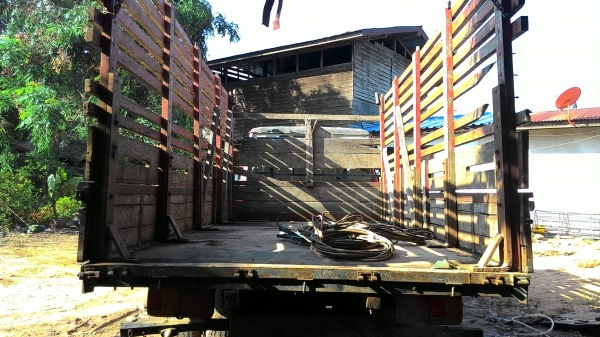 ขายหกล้อฮีโน่KM310เครื่องหกสูบกระบะยาว4.3เมตรทะเบียนพร้อมโอนภาษีไม่ขาดต่อ144000